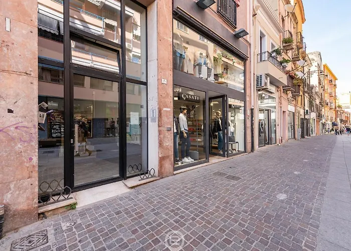 Garibaldi Central Apartment
